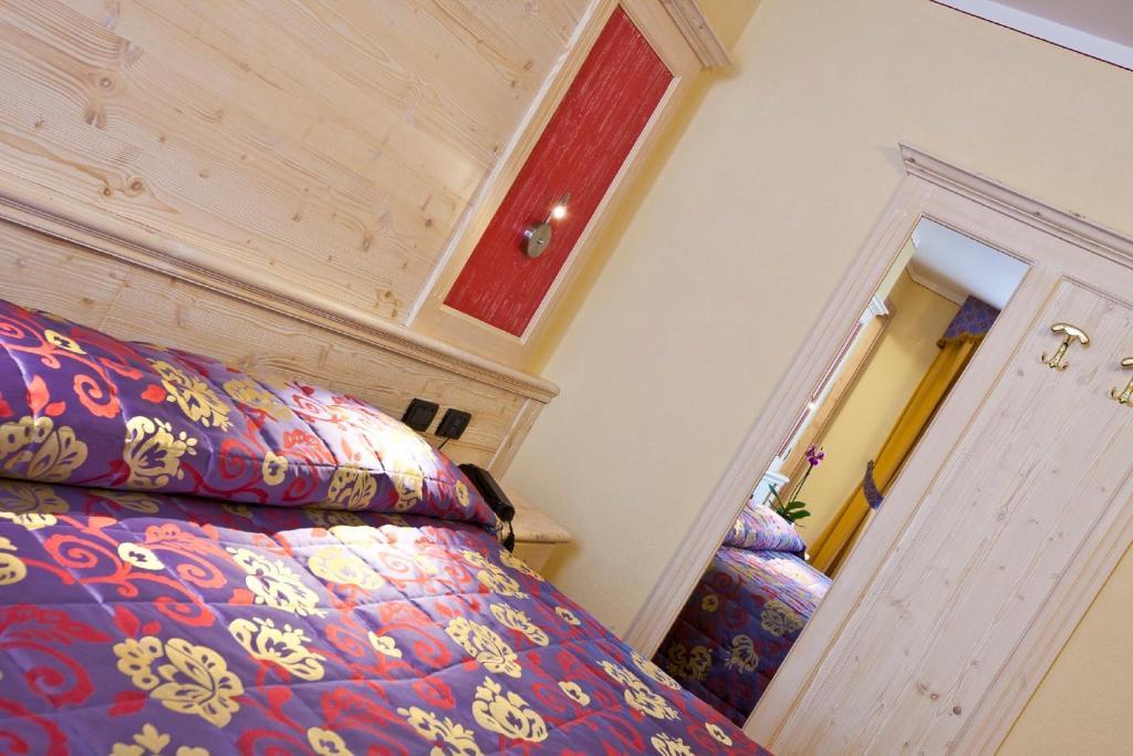 Hotel Val Di Sole Mezzana  Rum bild